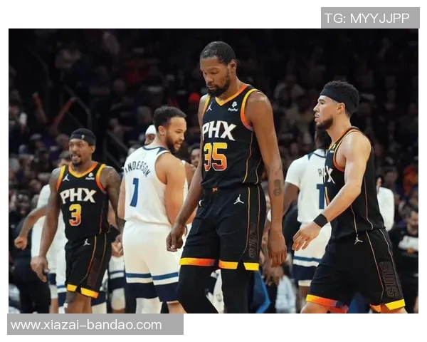 小斯重返赛场展现壮实身材太阳揭幕战再现昔日小霸王风采