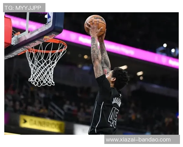 凯尔登约翰逊上半场表现出色攻防兼备贡献10分3篮板3抢断